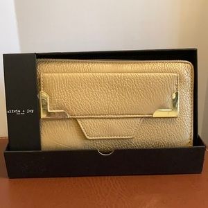 NIB Olivia & Joy gold clutch wristlet wallet w/detachable phone/card holder